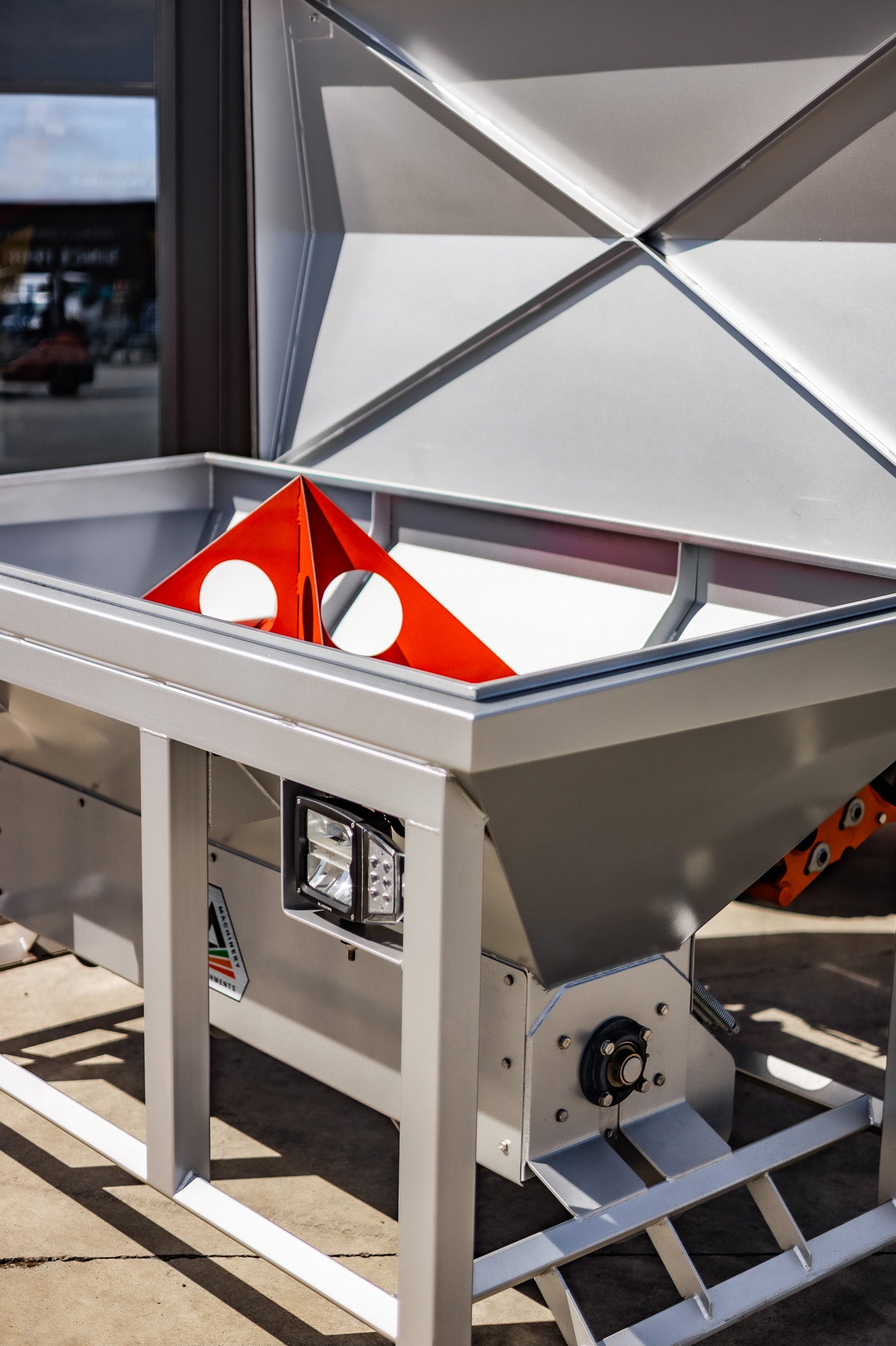 M5111 Cabin Grader Stabiliser Unit - Neilo Equipment 6